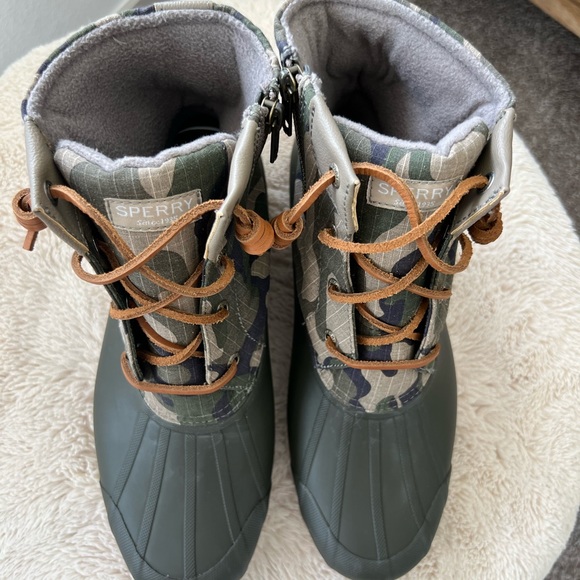 SPERRY TOP-SIDER Syren Gulf Camo Duck Toe Boot, Rain Boot, Green Camo, 10 - Picture 8 of 10